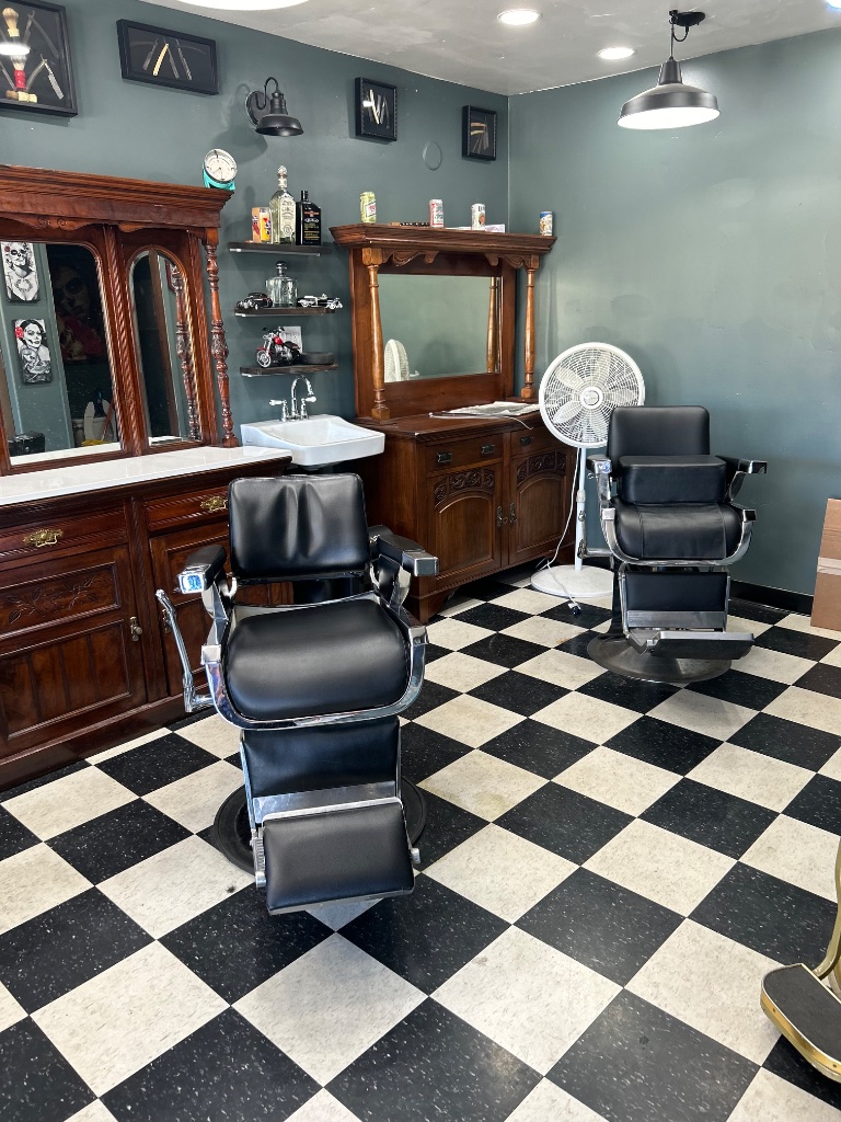 AppleCity Barbers interior