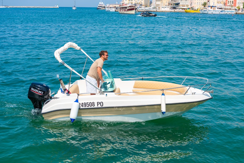 Kruger Stella 2015 boat for rent in Poreč – 5m motorboat ideal for families