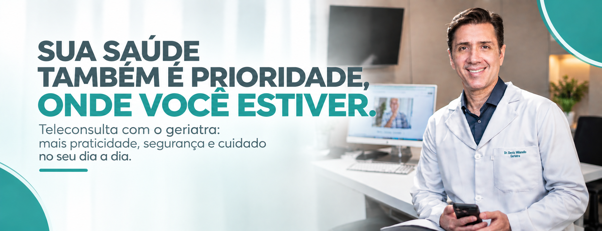 Dr. Denis Milanello segurando celular em teleconsulta por videochamada com paciente idoso