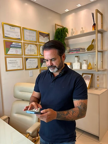 Dr. Moacir Franco — Responsável técnico pelo Instituto do Cabelo do Sul da Bahia
