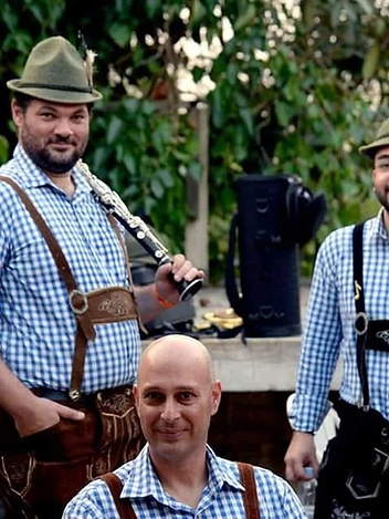 Bierstein Blasmusik band members in traditional Bavarian attire
