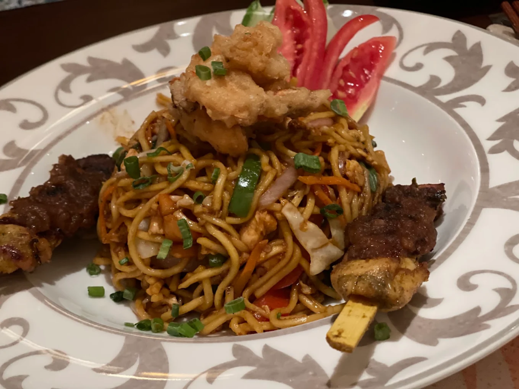 Fried Noodles with crispy topping