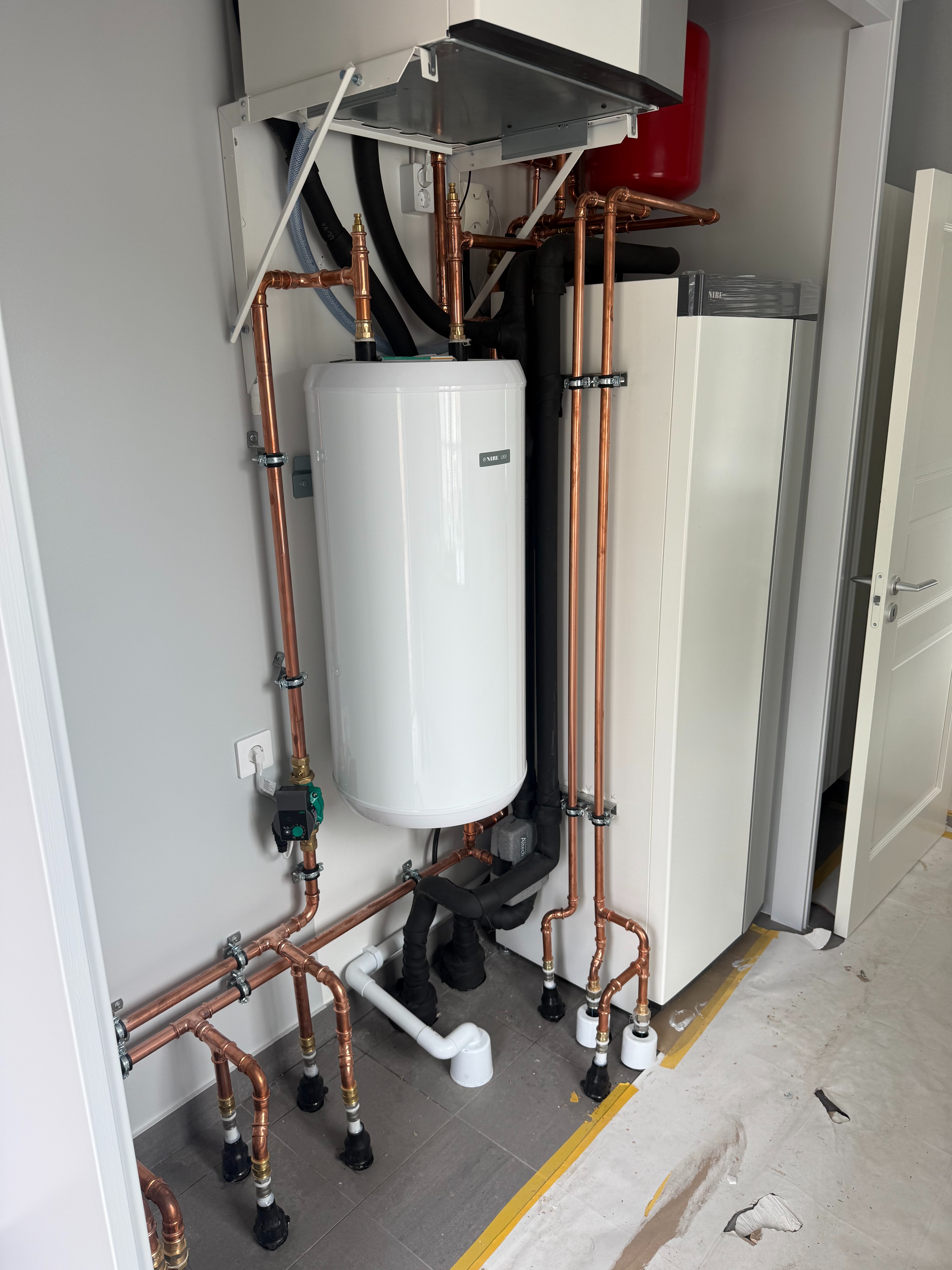 Golvvärmeslingor installerade vid nybyggnation