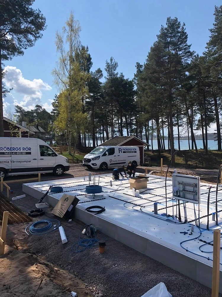 Fröbergs Rör på plats vid en installation i Östergötland