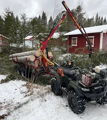 Ihopsamling av stammar och ris utförd av Magnus Skog & Trädfällning
