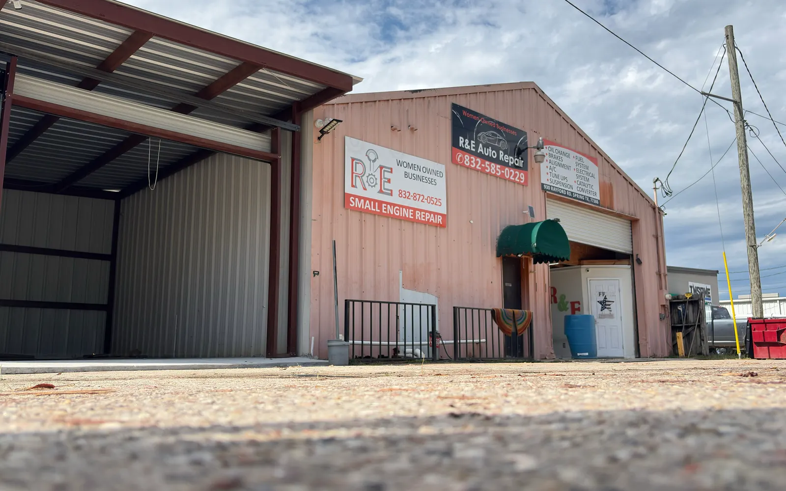 The R&E Auto Repair building at 930 Rayford Rd, Spring, TX