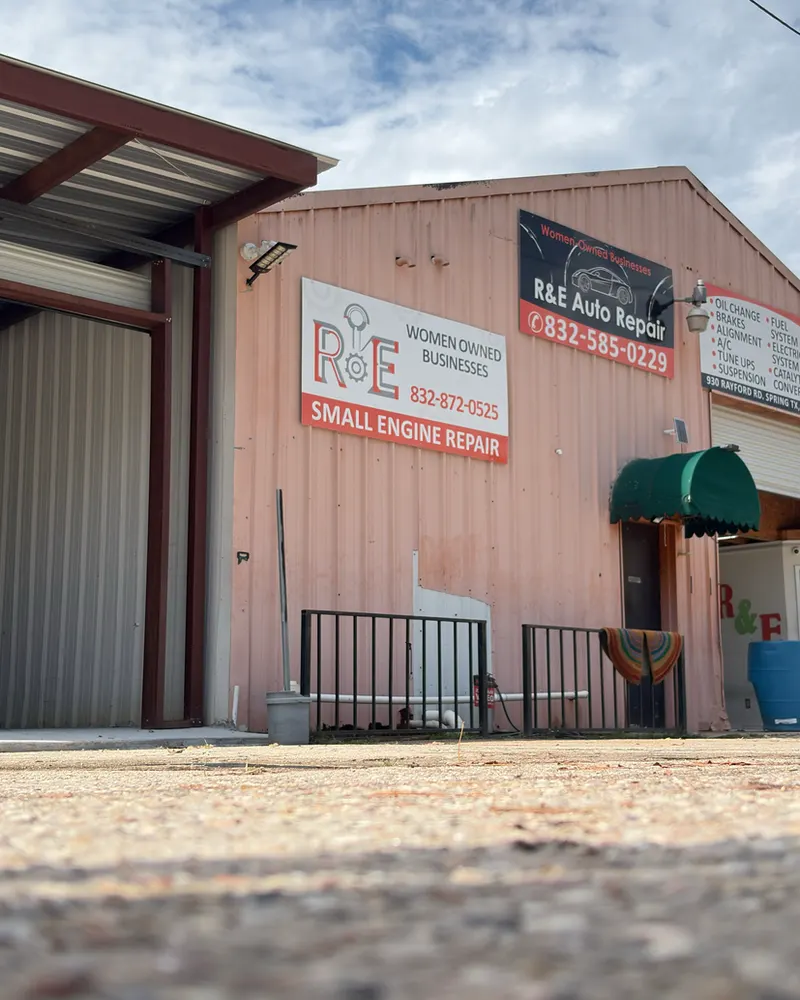 The R&E Auto Repair building at 930 Rayford Rd, Spring, TX