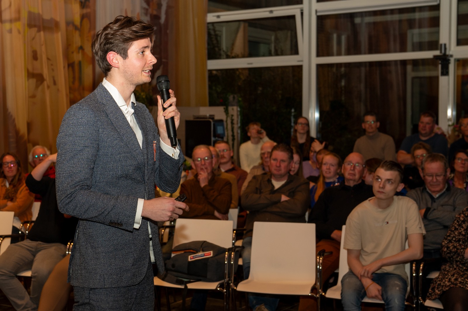 Olivier tijdens een presentatie