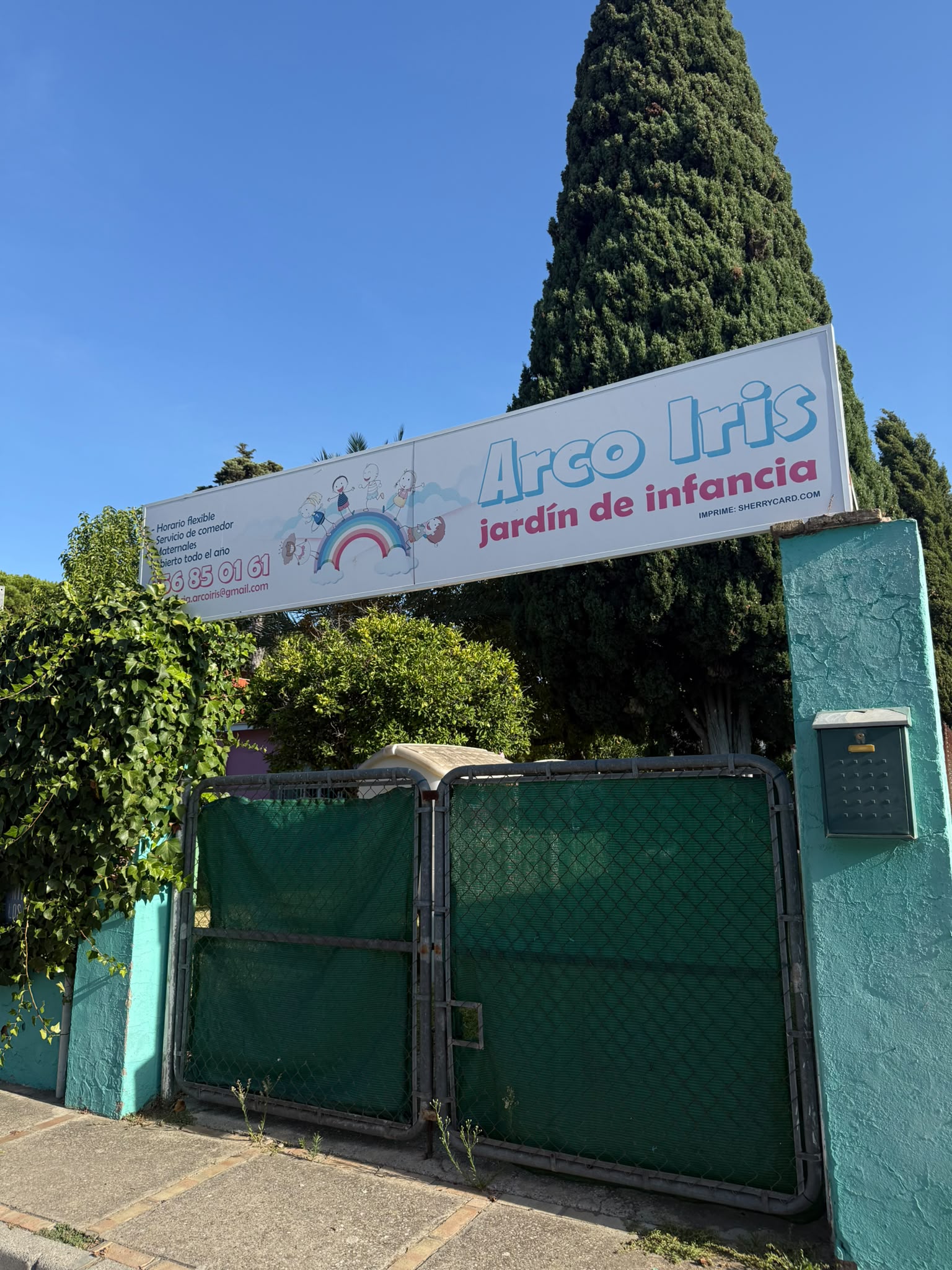 Cartel de la entrada de Arco Iris