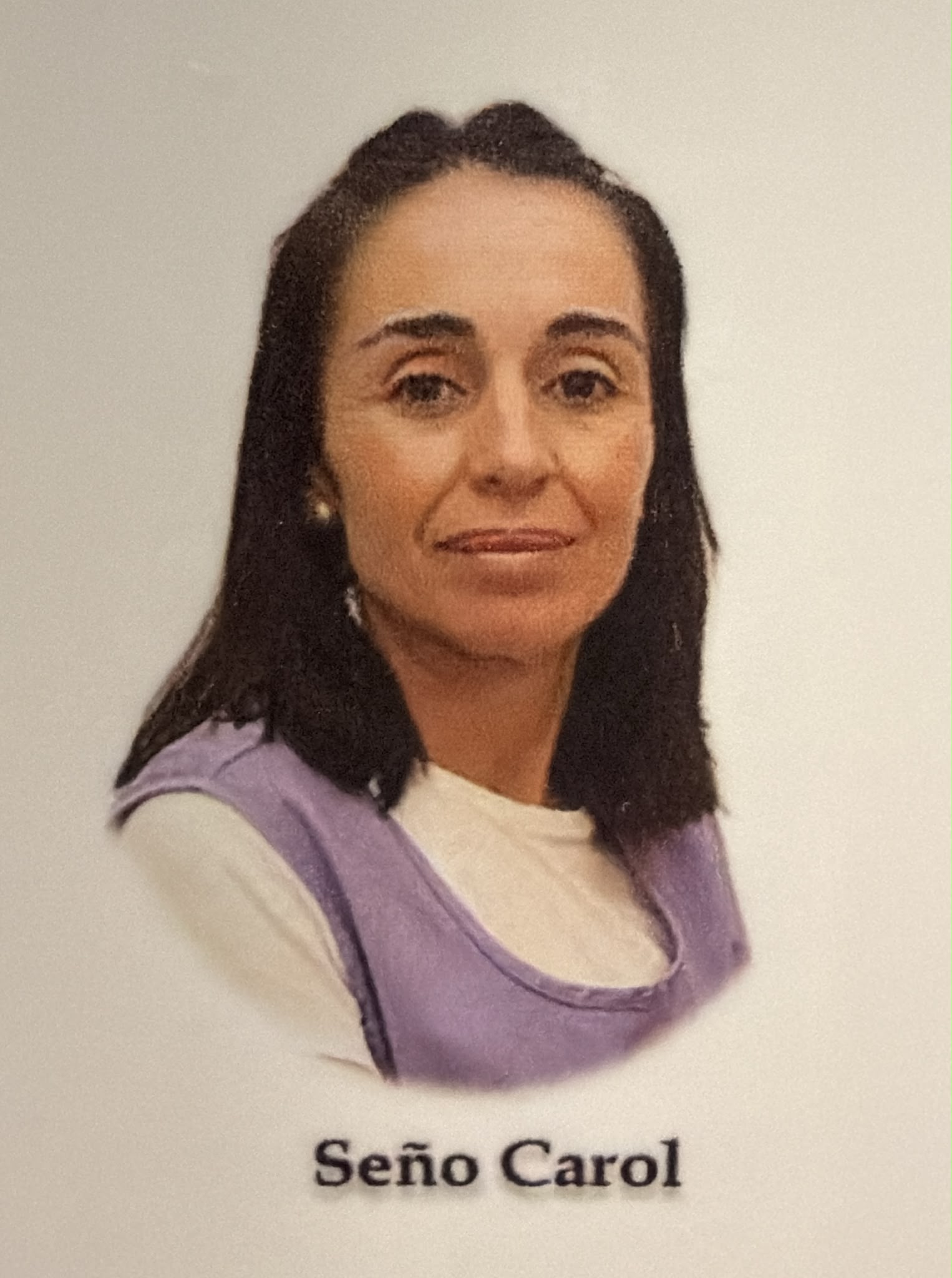 Retrato de Seño Carol, educadora de Arco Iris
