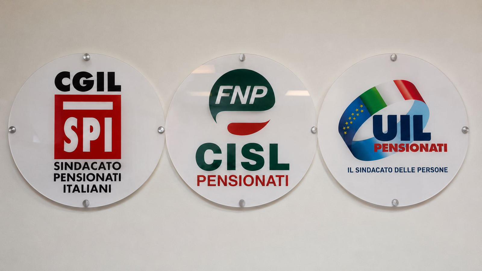 Spi Cgil, Fnp Cisl, Uil Pensionati Basilicata: “Si revochi la delibera sul ticket di 2,5 euro a ricetta e si apra subito il confronto. Serve un controllo sull’appropriatezza prescrittiva, non un balzello sui cittadini”