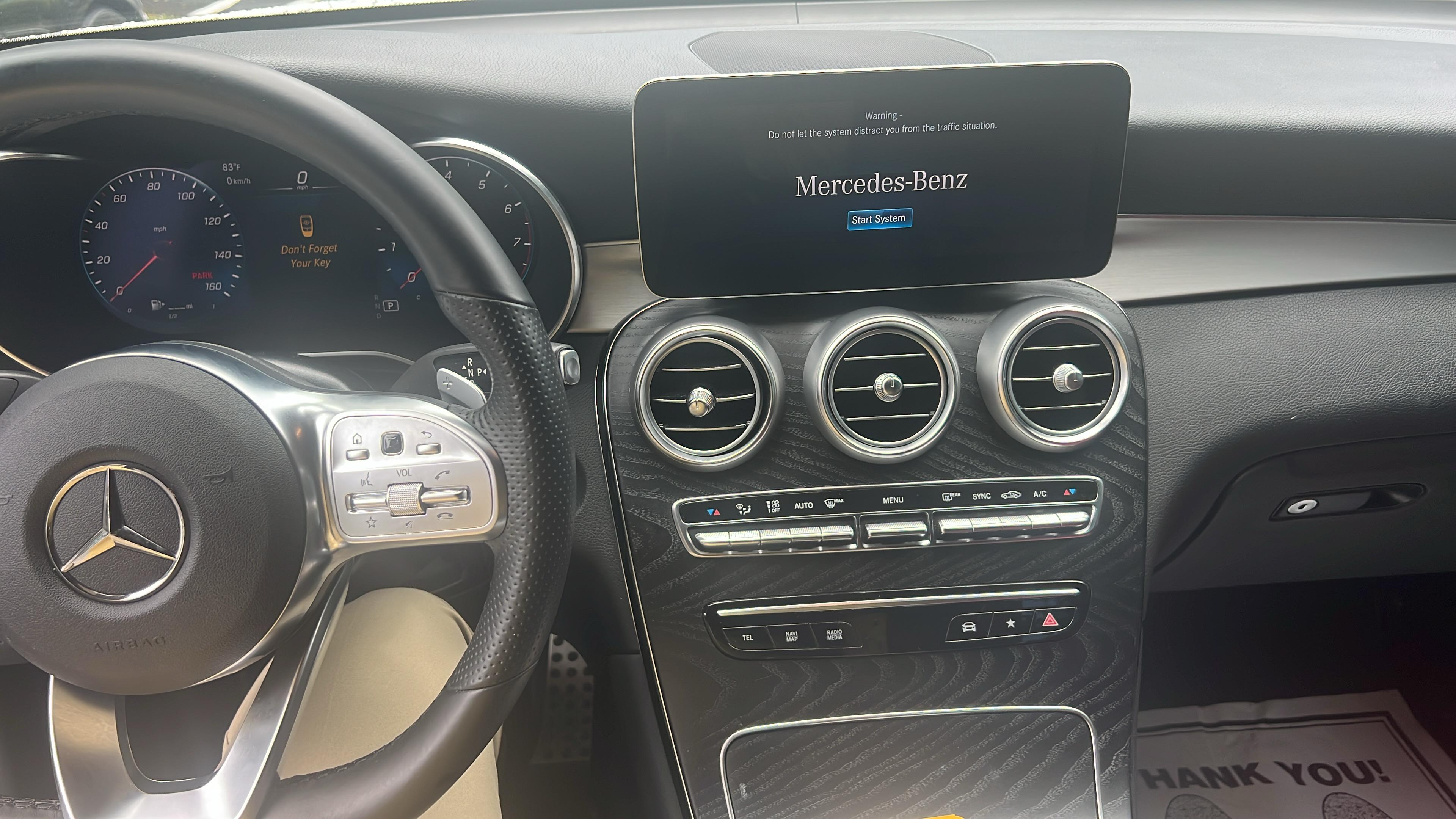 GLC 300 Dashboard MBUX Steering Wheel