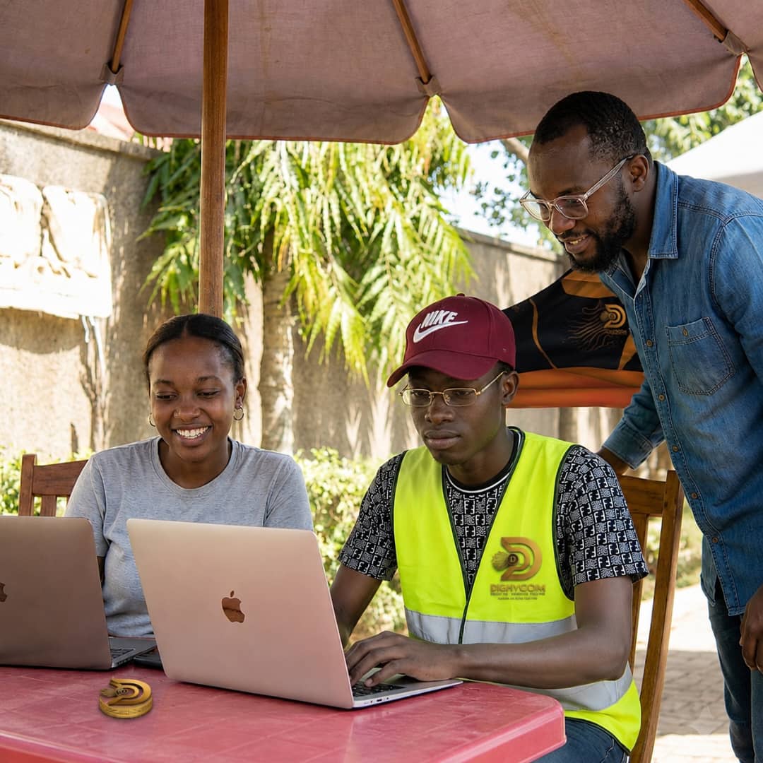 DeryCode Team